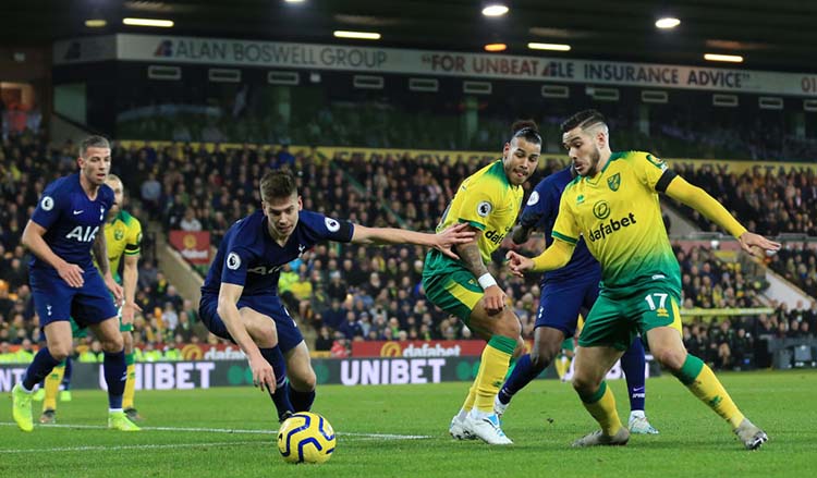 NORWICH, ENGLAND - DECEMBER 28: Emiliano Buendia of Norwich City is challenged by Juan Foyth of Tottenham Hotspur during the Premier League match between Norwich City and Tottenham Hotspur at Carrow Road on December 28, 2019 in Norwich, United Kingdom. (Photo by Stephen Pond/Getty Images)